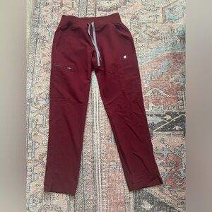 Figs x-small petite burgundy Yola skinny scrub pants